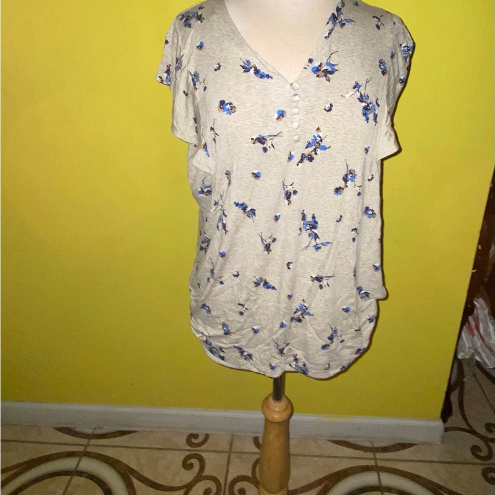 Liz Claiborne Beige Floral V-Neck Blouse with Blue Accents